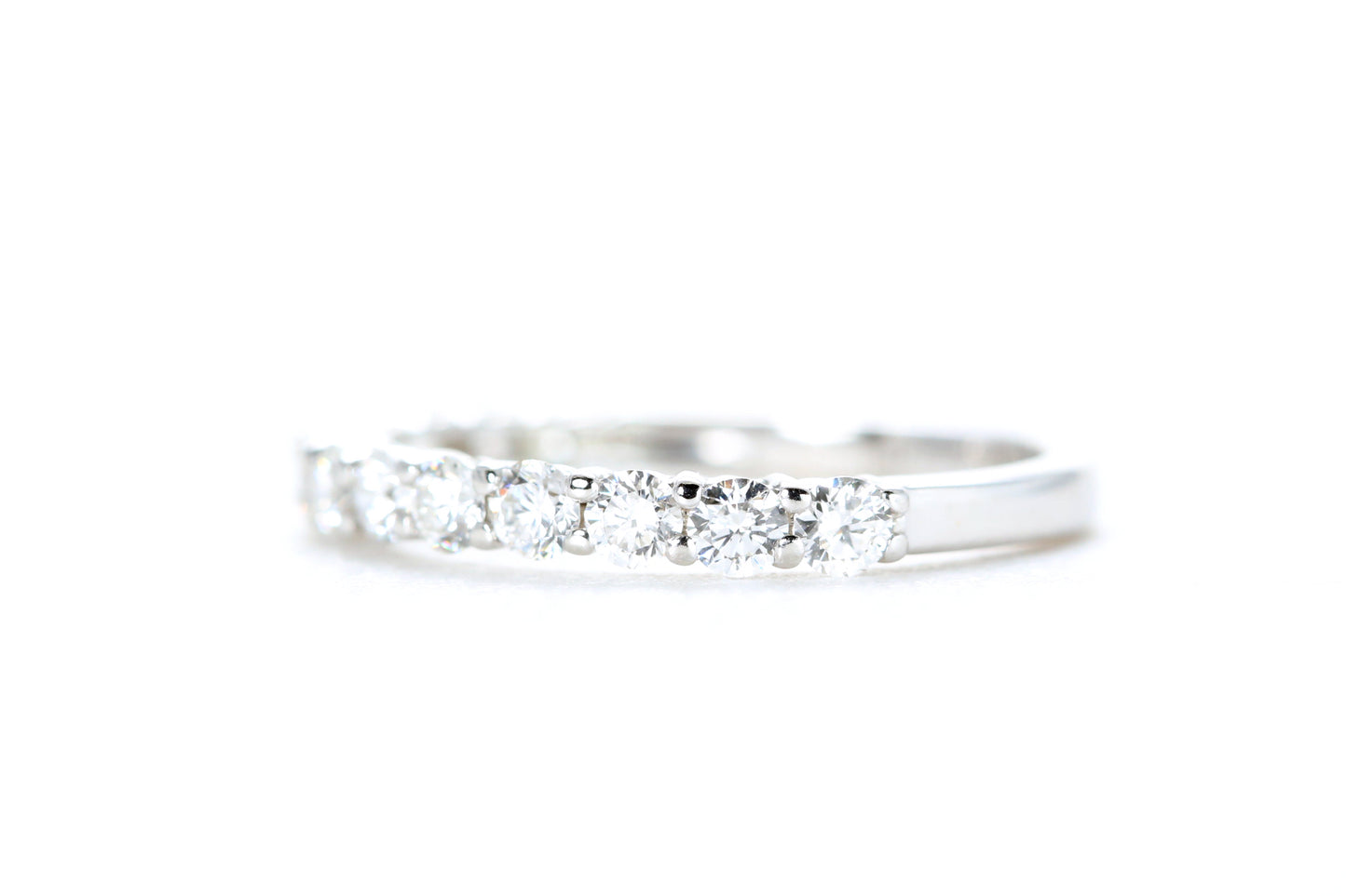 Round Brilliant Cut Diamond Band