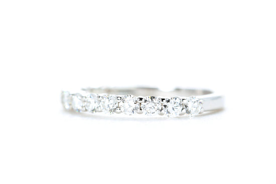 Round Brilliant Cut Diamond Band