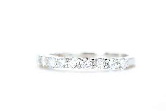 Round Brilliant Cut Diamond Band