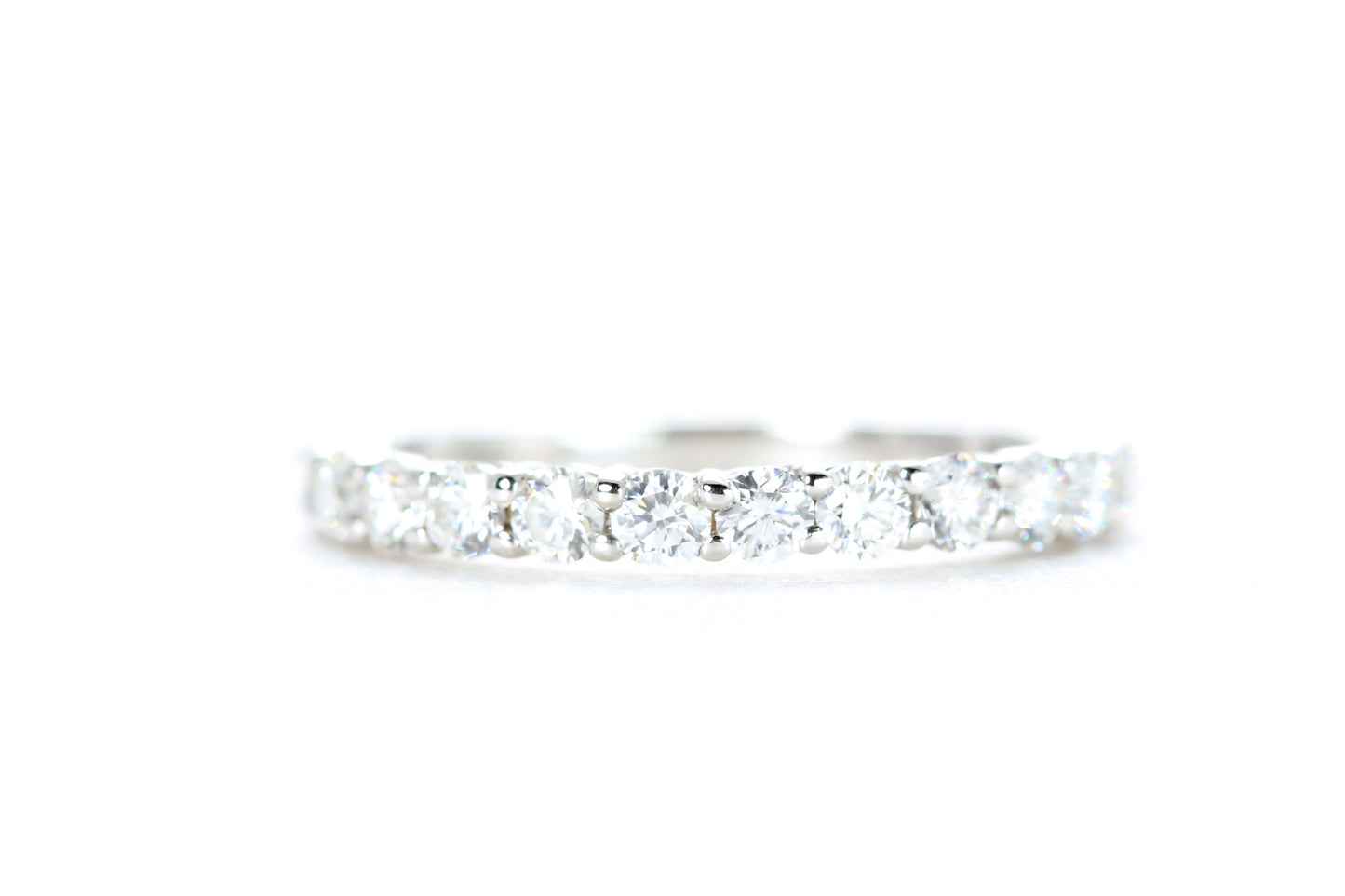 Round Brilliant Cut Diamond Band