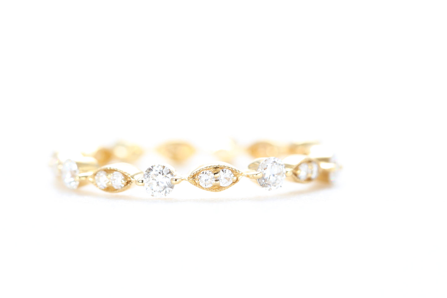 圓形和欖尖形鑽石戒指 黃金