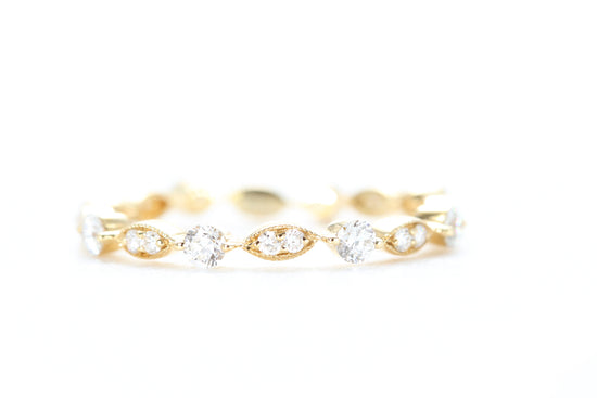 圓形和欖尖形鑽石戒指 黃金