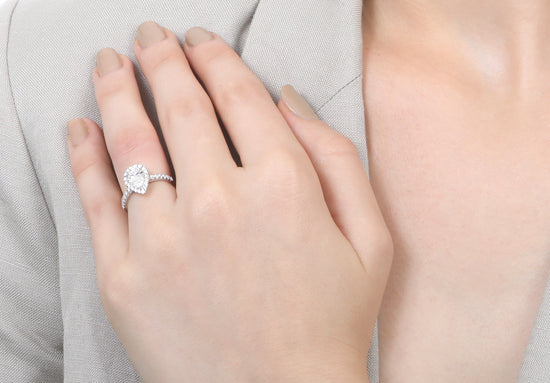 一克拉梨形訂婚戒指